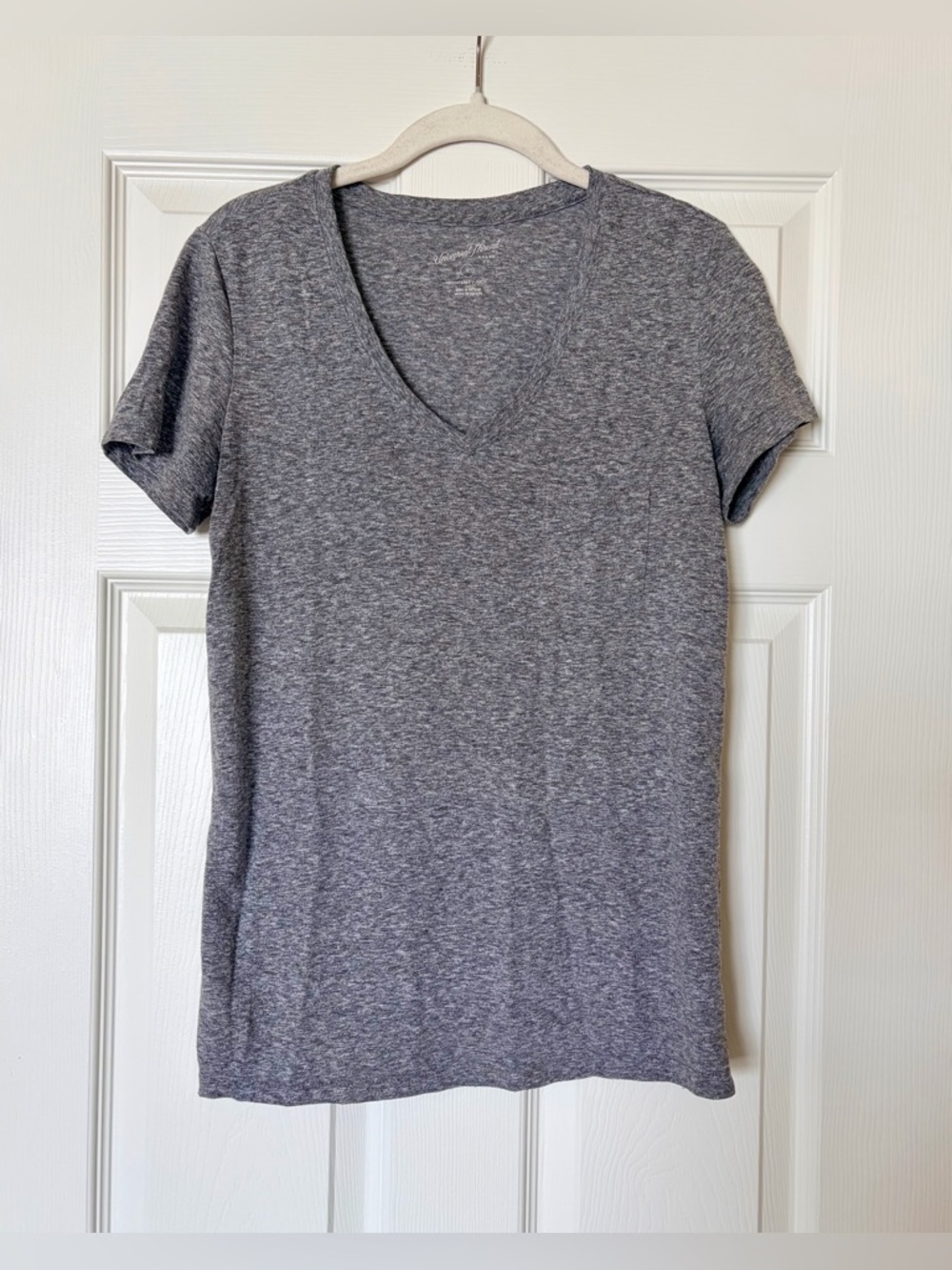 Women’s Dark Heather Gray V-Neck Tee w Breast Pocket — Size Small